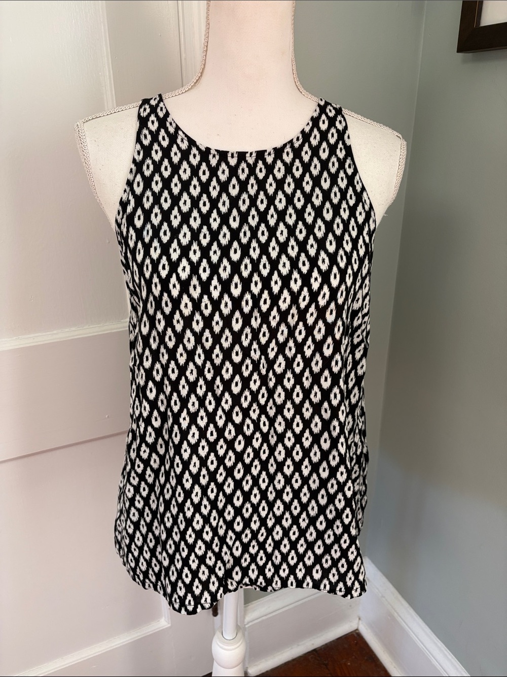 Old Navy Black White Geometric Camisole Tank Top Size Medium